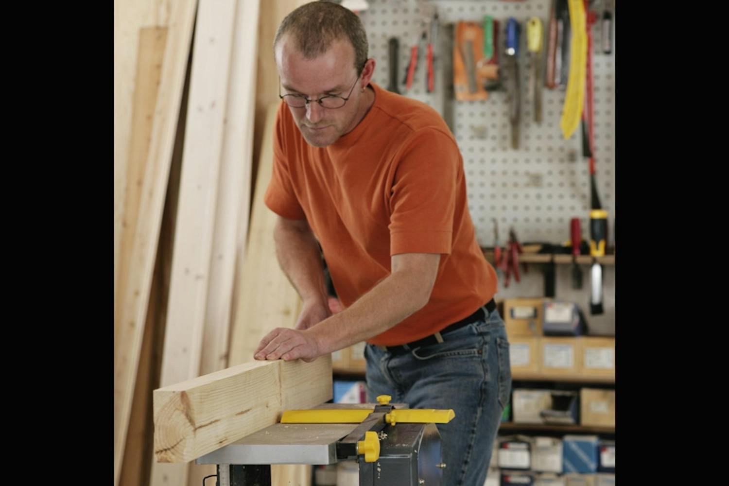 Tykkelseshøvl – fast inventar i snedkerens værksted Tykkelseshøvl – fast inventar i snedkerens værksted